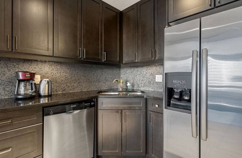 Victoria Park Condo | City View 1BR Downtown Calgary