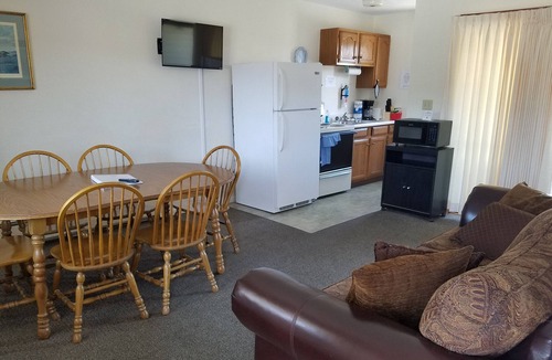Old Forge Hotel | Clark's Beach Motel