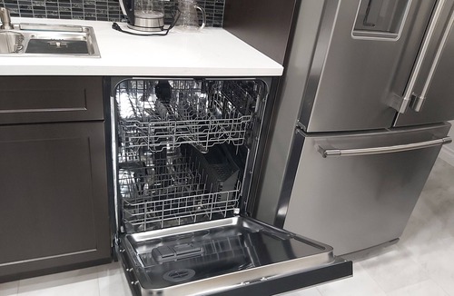 Whitehorse Apartment | Classy and modern suite 10 minutes away from city center