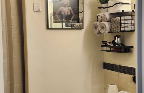 Strathmore Apartment | Clean, relaxing,spacious and modern,well equipped accommodation for up to two.
