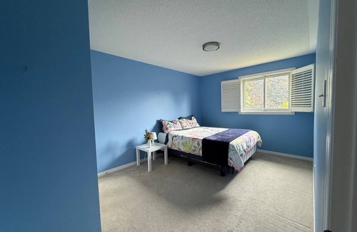 Burlington House | Clean Room, Great Location