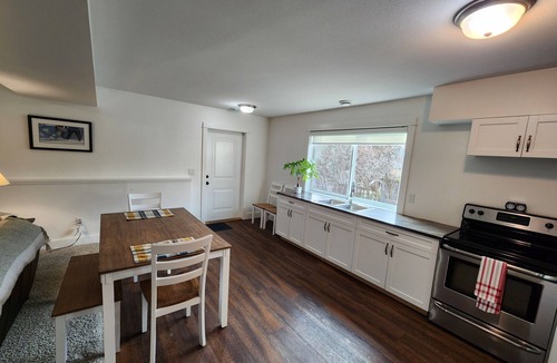 Vernon House | Clean, Serene, Private!