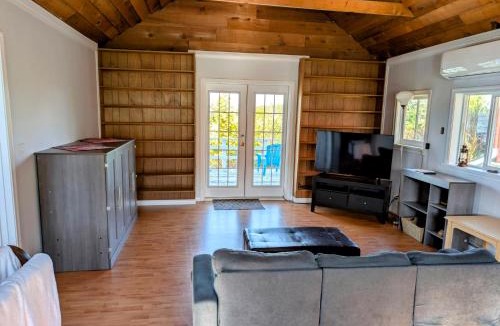 Alert Bay House | Cliff Haven on the Bay