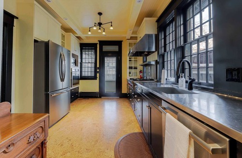 Moose Jaw House | Clifton House - Spacious 5 Bedroom Character Home