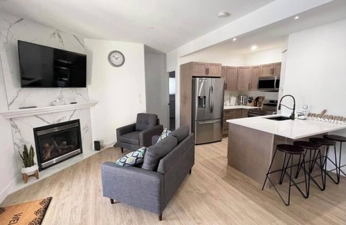 Foothills House | Close to SilverStar mountain getaway 3bedroom suite