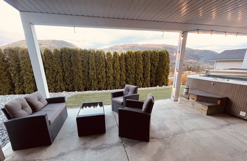 Foothills House | Close to SilverStar mountain getaway 3bedroom suite