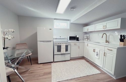 Red Deer Apartment | Cloud Nine Studio; Your Heavenly Retreat