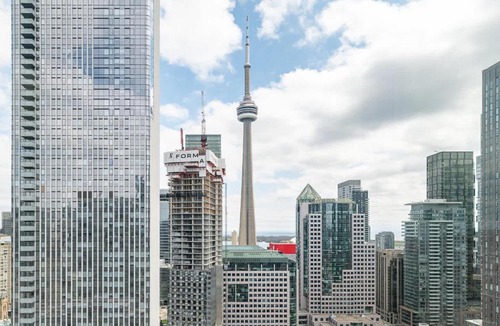 Fashion District House | CN Tower Views Gym Hot Tub Prime Location