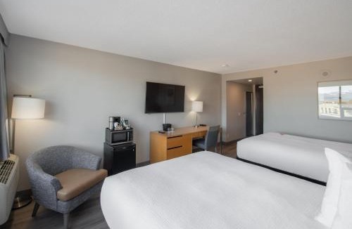 Chilliwack Proper Village West Hotel | Coast Chilliwack Hotel by APA