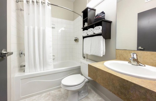 Innisfail Hotel | Coast Innisfail Hotel