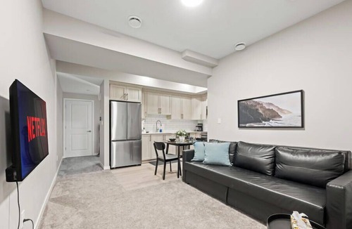 West Edmonton House | Coastal Escape | Sleeps 12 | Near WEM | King Beds!