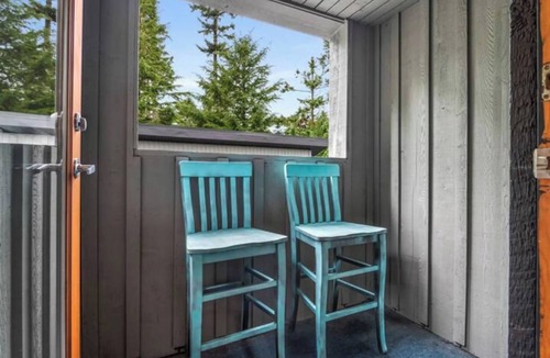 Ucluelet Apartment | Coastal Loft! Steps to Beach & Lighthouse Trail!