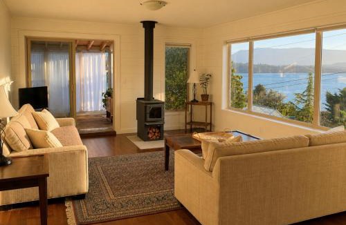 Alert Bay House | Coastal Nest Ocean & Mountain View Suite