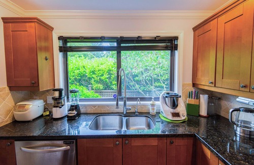 Crescent Beach House | Coastal Retreat with Private Hot Tub White Rock