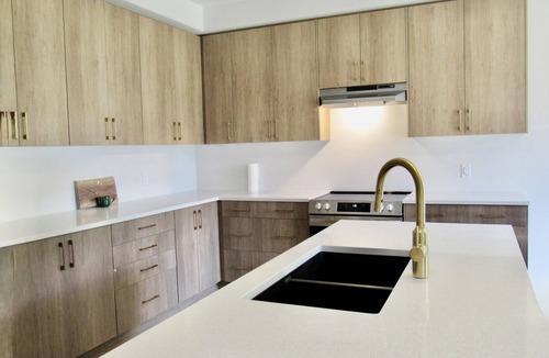 Cobourg House | Cobourg Beach Retreat-Small Town Charm~VIA Rail~ 1Hr train to Down Town Toronto.