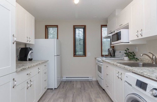 North Saanich House | Coles Bay Vacation Retreat /Beaches, Golf, Trails