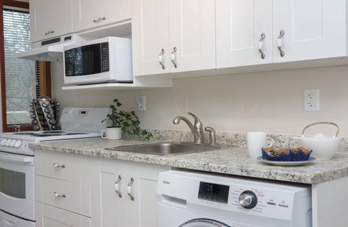 North Saanich House | Coles Bay Vacation Retreat /Beaches, Golf, Trails