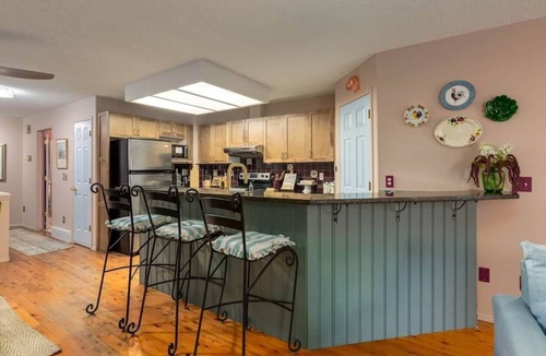 Sunnyside Apartment | Colorful Downtown Retreat | Walk Everywhere
