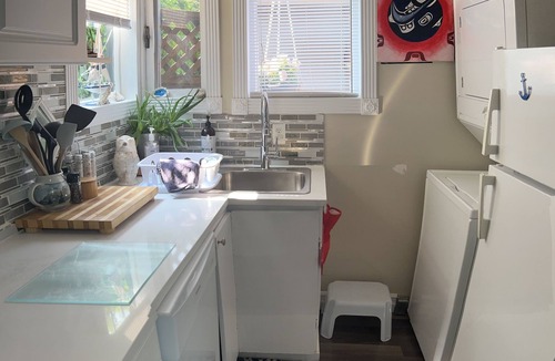 Colwood House | Colwood Cozy Cottage. Beautiful West Shore location. STR Reg # PM677703953
