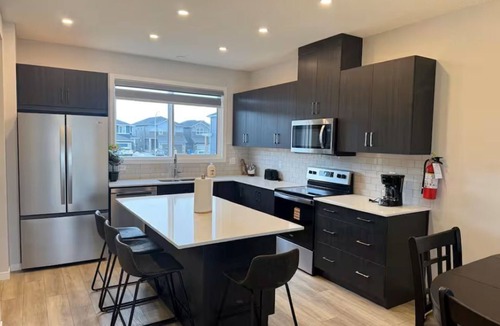 Evanston House | Comfort Haven | Modern 3BR Smart Home | A/C, WiFi & Free Parking
