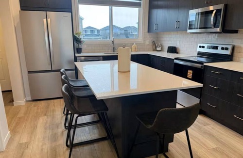 Evanston House | Comfort Haven | Modern 3BR Smart Home | A/C, WiFi & Free Parking