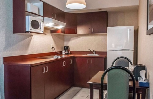 Gateway Hotel | Comfort Inn Mississauga