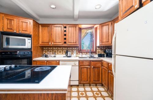 Shaughnessy House | Comfortable 1BR Stay in Central Vancouver