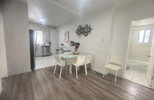Cote-Des-Neiges—Notre-Dame-De-Grace Apartment | Comfortable 3B Unit-Close to City