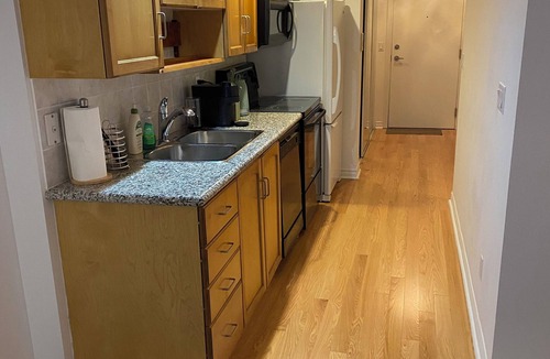 Toronto Entertainment District Apartment | Comfortable Condo Retreat in Prime Downtown Toronto Location