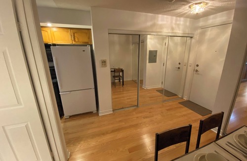 Toronto Entertainment District Apartment | Comfortable Condo Retreat in Prime Downtown Toronto Location