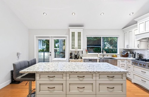 Surrey House | Comfortable family home for 6-8 guests in quiet neighborhood!