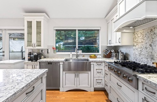 Surrey House | Comfortable family home for 6-8 guests in quiet neighborhood!