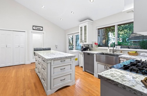 Surrey House | Comfortable family home for 6-8 guests in quiet neighborhood!