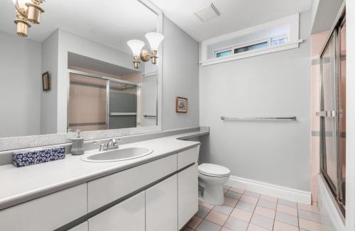 Kerrisdale House | Comfortable Family Home,South Granville