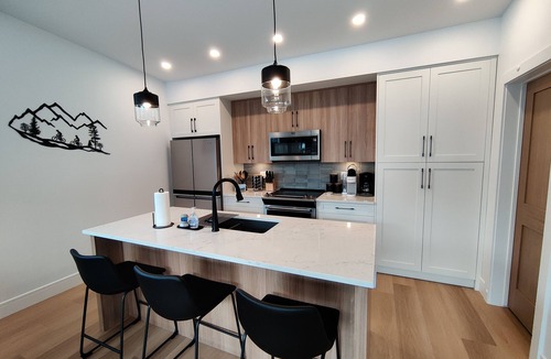 Teepee Town Ski Chalet | Comfortable Townhome w/Stunning Views, 4 bdrms, Deck, & Fireplace