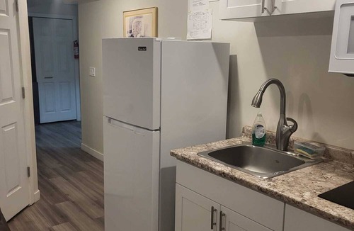 Winnipeg House | Comfy 2 bedroom basement & bathroom, close to a lot of stores & family friendly!