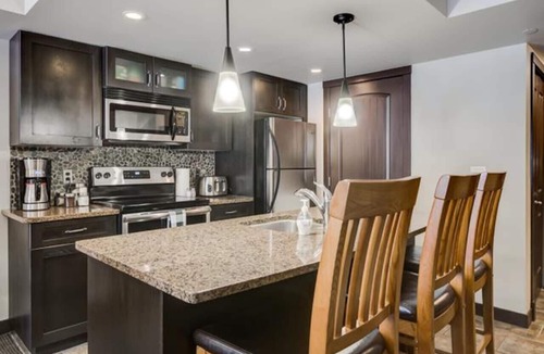 Dead Man's Flats Condo | Comfy 2BR Minutes from Downtown w/Hot Tub!