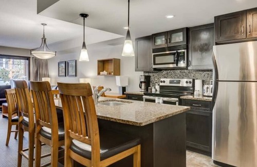 Dead Man's Flats Condo | Comfy 2BR Minutes from Downtown w/Hot Tub!