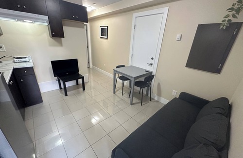Sunset House | Comfy and Quiet 1BR Suite