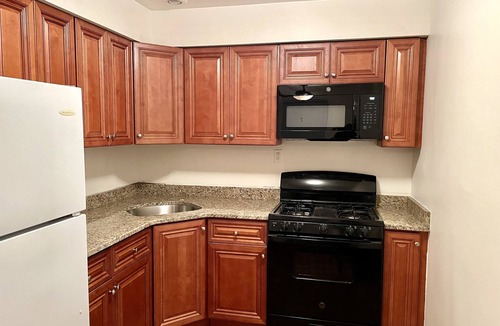 Hackensack Condo | Comfy, Clean & Spacious w/2 TVs, parking, laundry