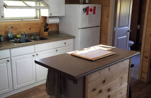 Falcon Lake Cottage | Comfy Lakefront Cabin located 20 minutes North of Kenora Ontario