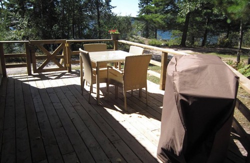 Falcon Lake Cottage | Comfy Lakefront Cabin located 20 minutes North of Kenora Ontario
