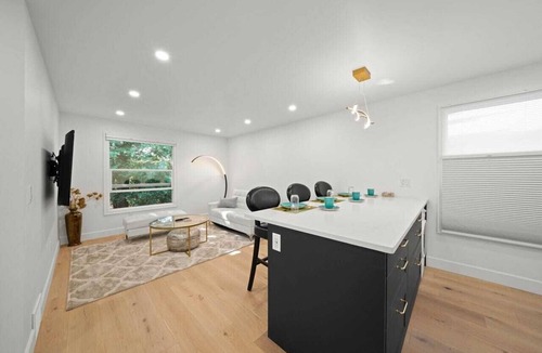 Grandview-Woodland House | Commercial Drive Private Upper