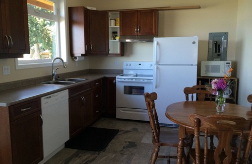 Courtenay Cottage | Comox Valley Walk-On Oceanfront Cottage (B) At Udina Bay on Vancouver Island