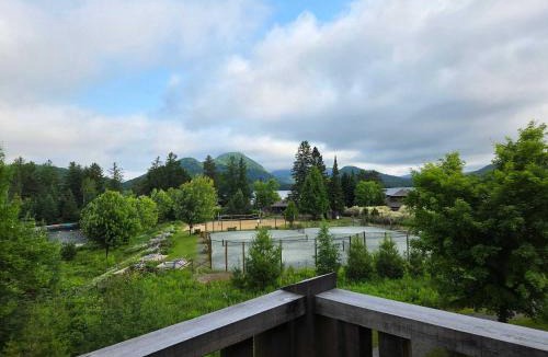 Lac Superieur Village House | Condo by the Lake - Mountain View & Resort