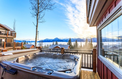 Golden Condo | Condo Relaxo at The Aspens - Close to Ski In/Out Trail - Private Hot Tub + Deck