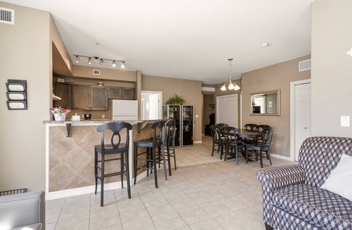 North End Condo | Condo with Lake and Pool Views @Discovery Bay Resort