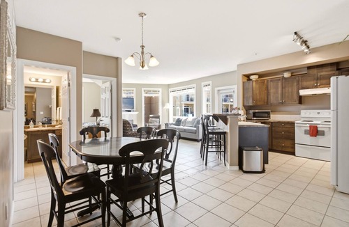 North End Condo | Condo with Lake and Pool Views @Discovery Bay Resort