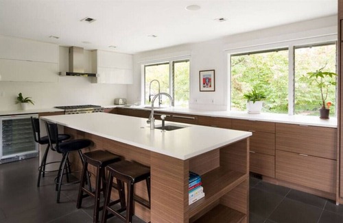 Oakridge House | Contemporary 5-BR West Side Home in Peaceful Area