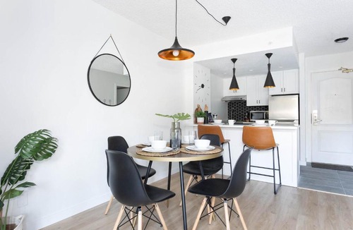 Upper Village Apartment | Contemporary & Spacious Slopeside 1BR Getaway